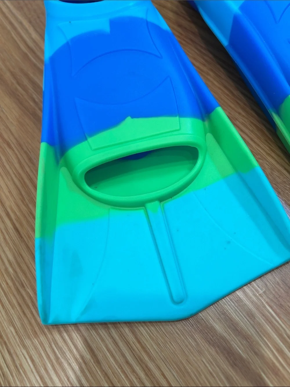 Kids Water Fins Blue Green aqua stripes size xs 12-1 USA water shoes flippers